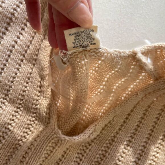 Sky and sparrow beige knit V-neck cropped sweater size small - Picture 6 of 10